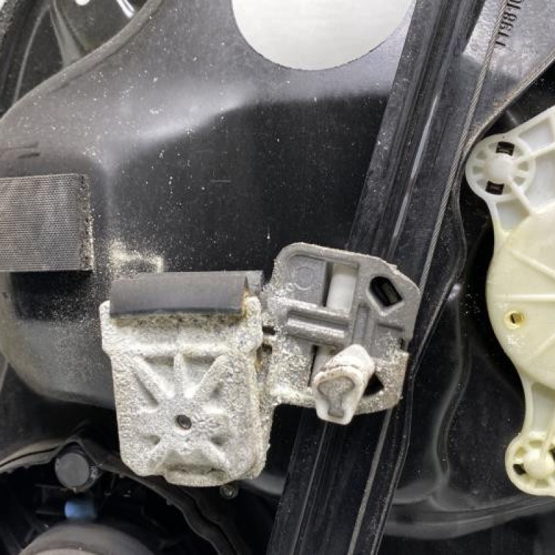 Leve vitre electrique avant gauche VOLKSWAGEN GOLF 4 Photo n°4