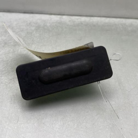 Bouton de coffre RENAULT CLIO 5 Photo n°1
