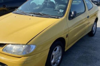 Charniere de capot RENAULT MEGANE 1