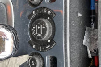 Vitre avant droit PEUGEOT 3008 1