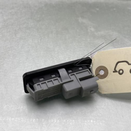 Bouton de coffre RENAULT CLIO 5