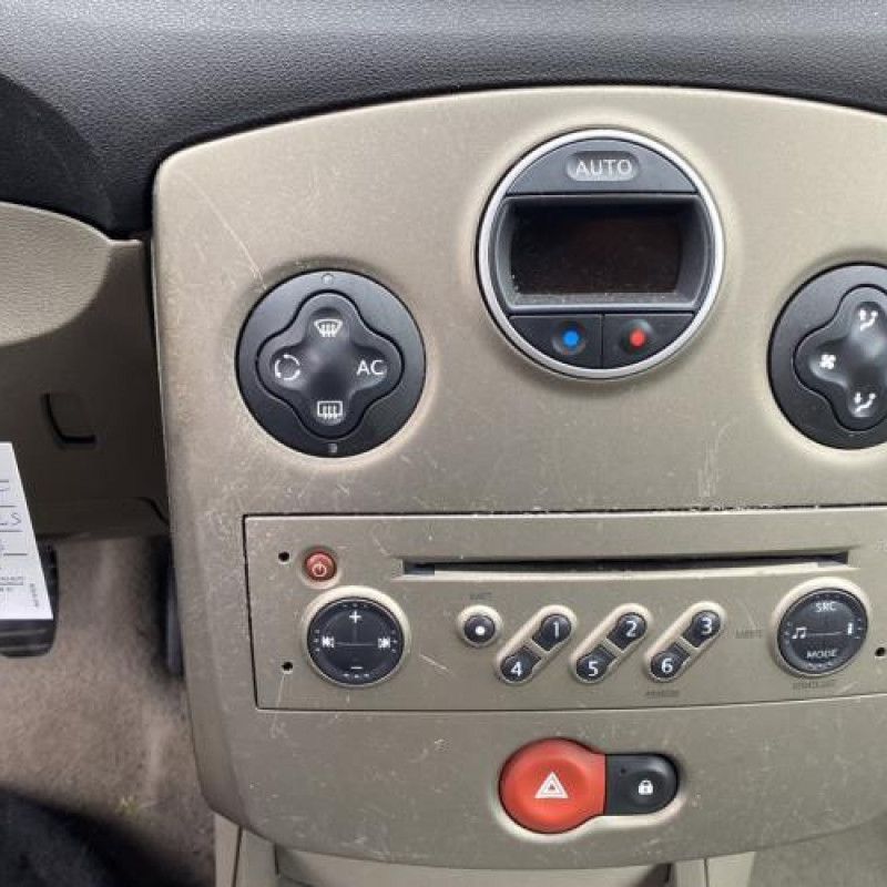 Boitier air bag RENAULT CLIO 3 Photo n°19