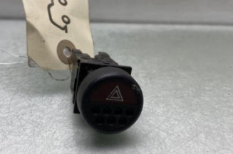 Bouton de warning PEUGEOT 106 Photo n°1