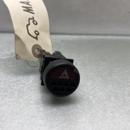 Bouton de warning PEUGEOT 106 Photo n°1