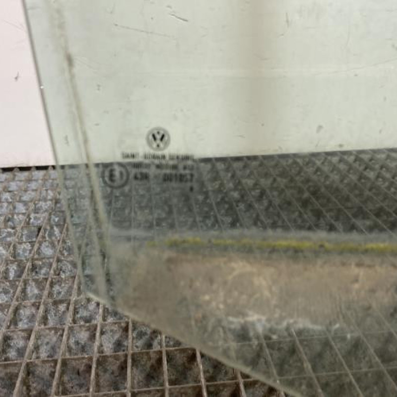 Vitre arriere droit VOLKSWAGEN GOLF 5 Photo n°3