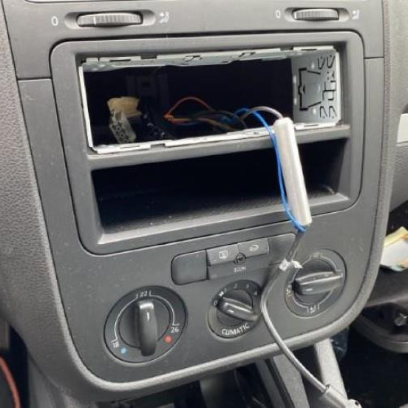 Vitre arriere droit VOLKSWAGEN GOLF 5 Photo n°10
