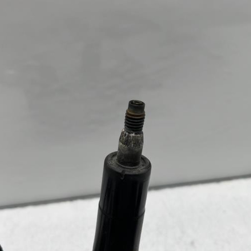 Moteur essuie glace arriere VOLKSWAGEN GOLF 5 Photo n°2