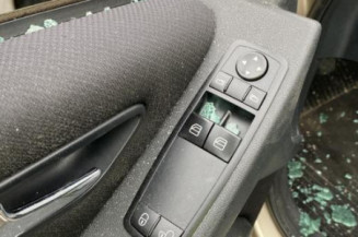 Feu arriere secondaire gauche (feux) MERCEDES CLASSE B 245