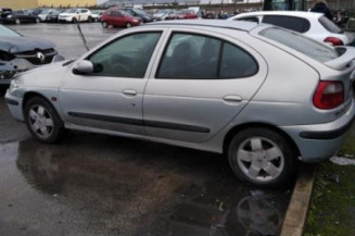 Moteur essuie glace avant RENAULT MEGANE 1