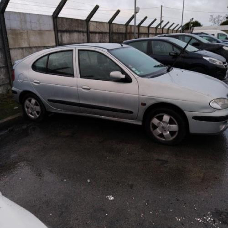 Moteur essuie glace avant RENAULT MEGANE 1 Photo n°13