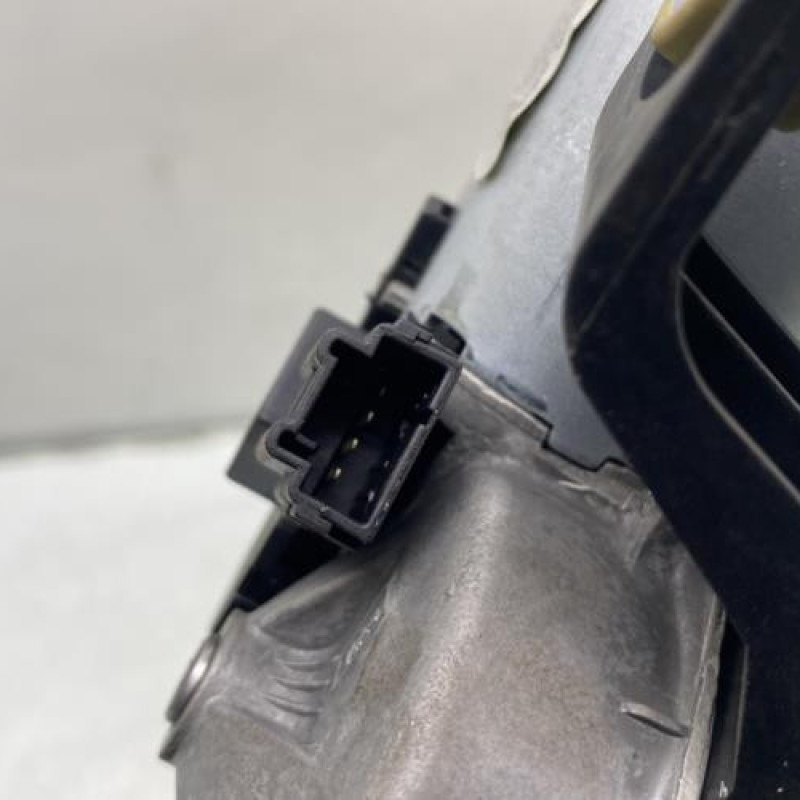 Moteur essuie glace arriere MERCEDES CLASSE A 169 Photo n°3