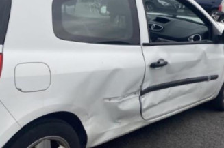 Poignee porte avant gauche RENAULT CLIO 3