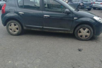 Feu arriere stop central DACIA SANDERO 1