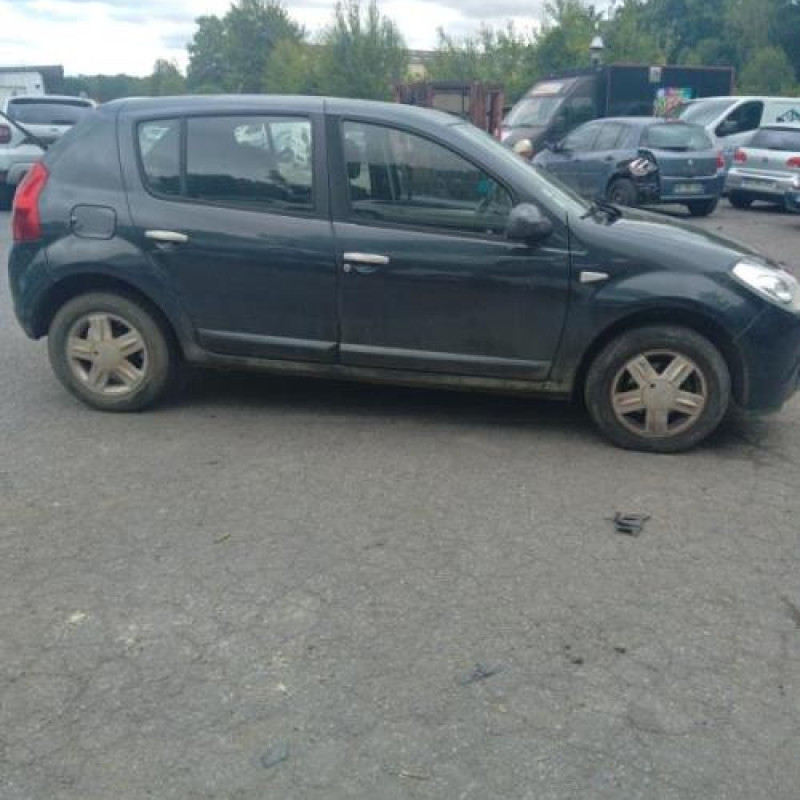 Feu arriere stop central DACIA SANDERO 1 Photo n°4