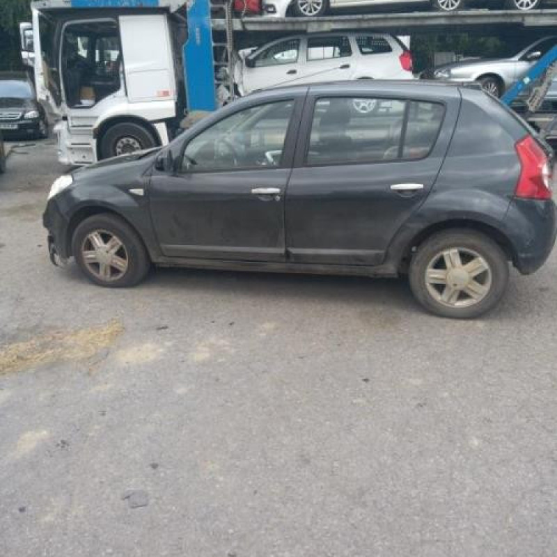 Feu arriere stop central DACIA SANDERO 1 Photo n°7