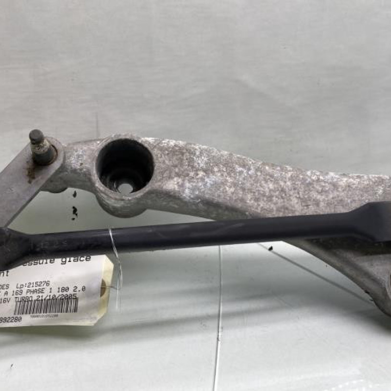 Moteur essuie glace avant MERCEDES CLASSE A 169 Photo n°2
