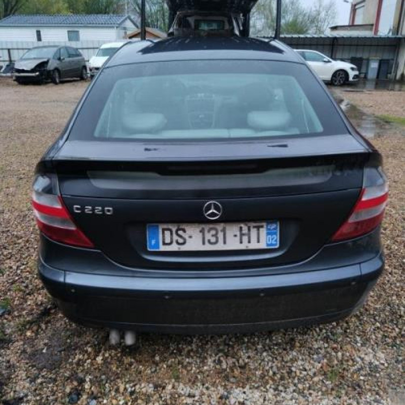Pare choc arriere MERCEDES CLASSE C 203 COUPE SPORT Photo n°8