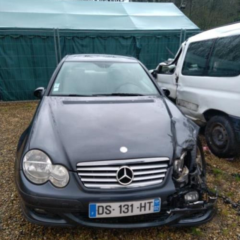 Pare choc arriere MERCEDES CLASSE C 203 COUPE SPORT Photo n°14