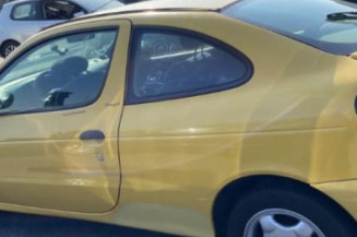 Poignee porte avant gauche RENAULT MEGANE 1