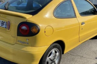 Poignee porte avant gauche RENAULT MEGANE 1