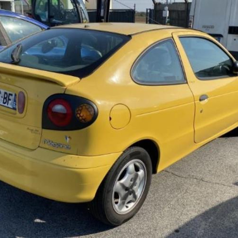 Poignee porte avant gauche RENAULT MEGANE 1 Photo n°5