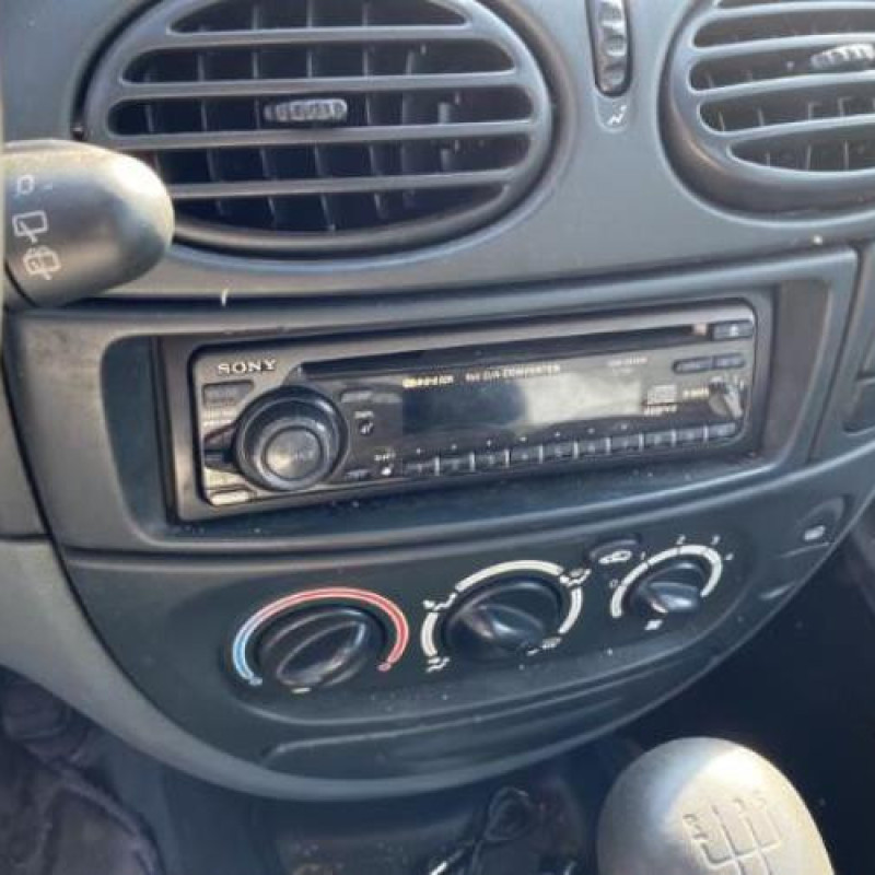 Poignee porte avant gauche RENAULT MEGANE 1 Photo n°8