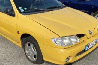 Poignee porte avant gauche RENAULT MEGANE 1