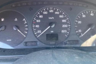 Poignee porte avant gauche RENAULT MEGANE 1