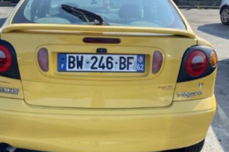 Poignee porte avant gauche RENAULT MEGANE 1