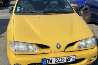 Poignee porte avant gauche RENAULT MEGANE 1