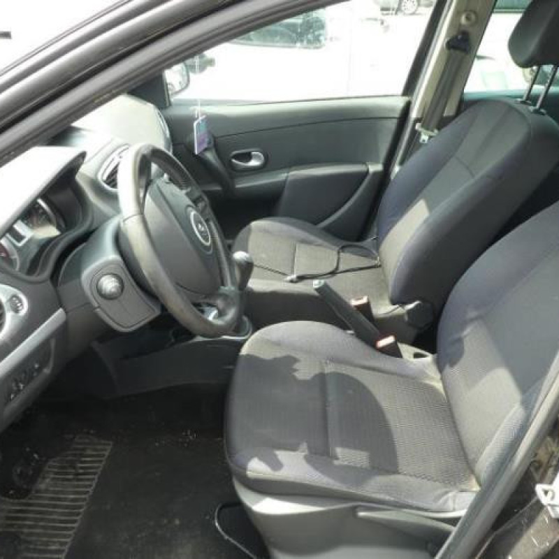 Boitier UCH RENAULT CLIO 3 Photo n°7