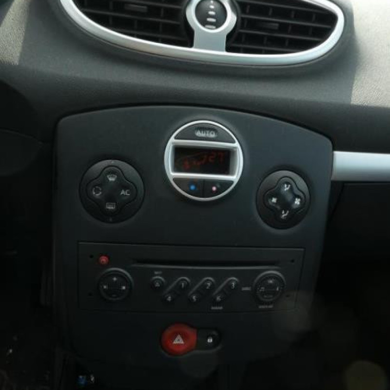 Boitier UCH RENAULT CLIO 3 Photo n°15