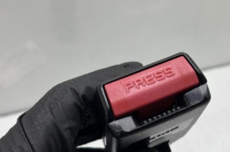 Attache ceinture arriere droit PEUGEOT 206