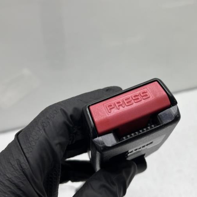 Attache ceinture arriere droit PEUGEOT 206 Photo n°3