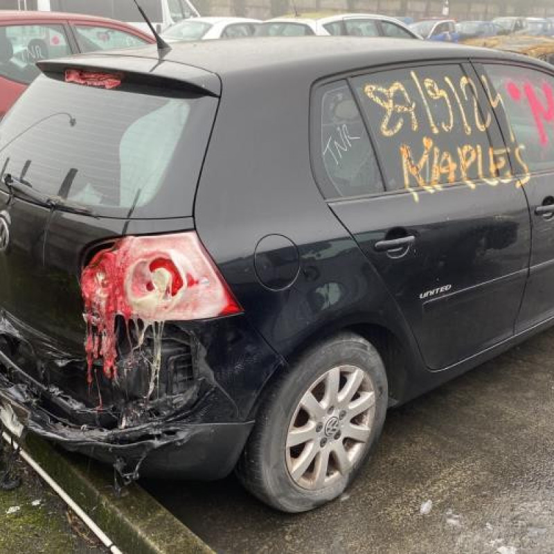 Vitre arriere droit VOLKSWAGEN GOLF 5 Photo n°8