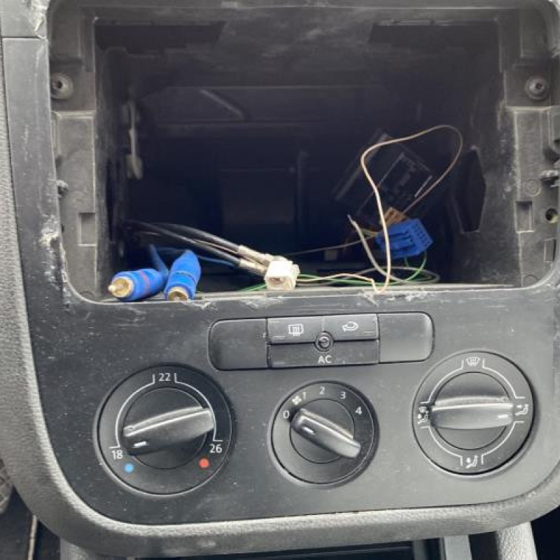 Vitre arriere droit VOLKSWAGEN GOLF 5 Photo n°20