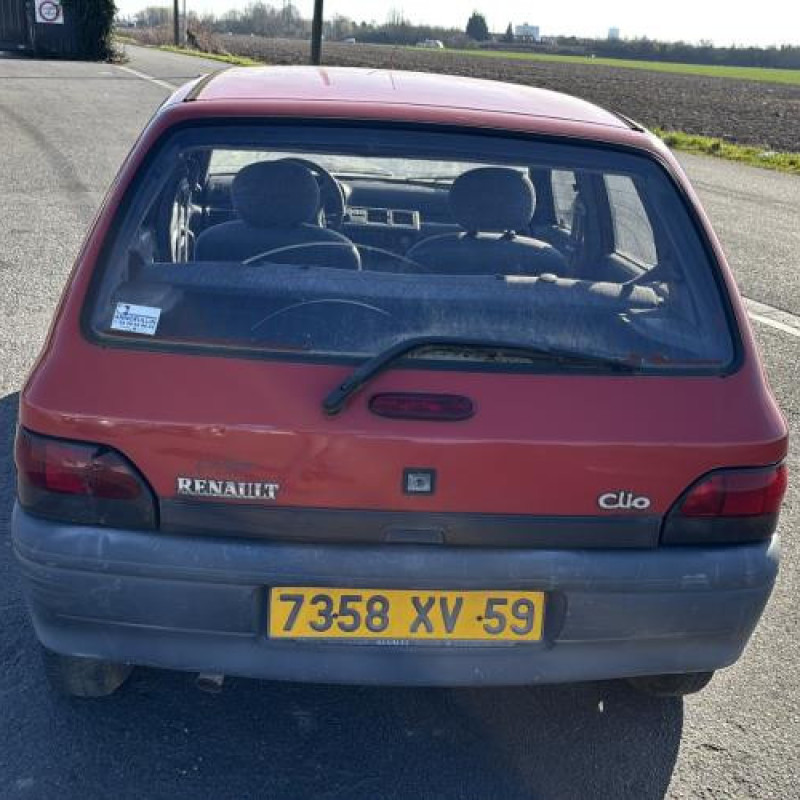 Pare choc arriere RENAULT CLIO 1 Photo n°11