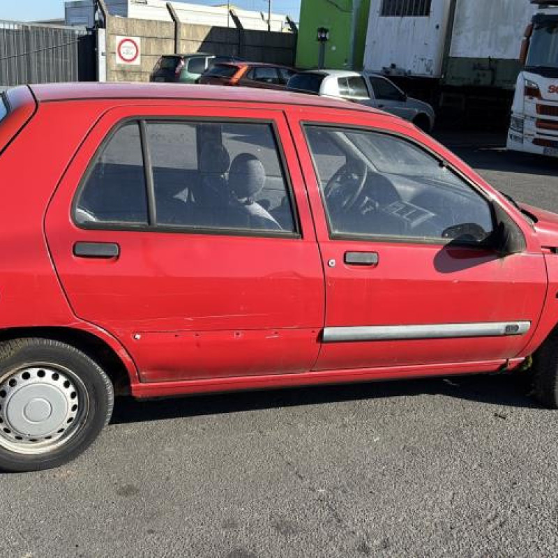 Pare choc arriere RENAULT CLIO 1 Photo n°12