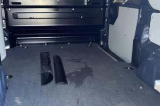 Pare boue arriere droit OPEL VIVARO 3