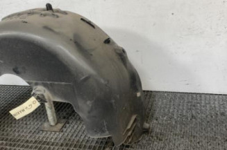 Pare boue arriere gauche OPEL VIVARO 3