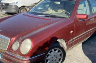 Retroviseur droit MERCEDES CLASSE E 210 Photo n°1