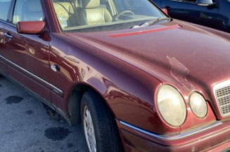 Retroviseur droit MERCEDES CLASSE E 210