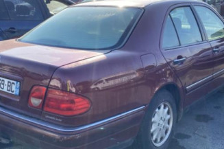 Retroviseur droit MERCEDES CLASSE E 210