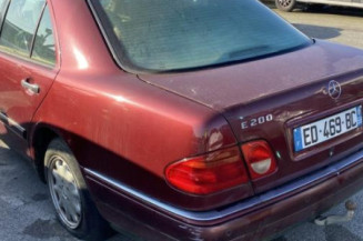 Retroviseur droit MERCEDES CLASSE E 210
