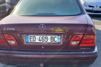 Retroviseur droit MERCEDES CLASSE E 210
