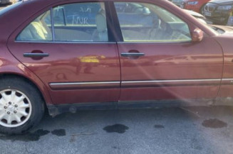 Retroviseur droit MERCEDES CLASSE E 210