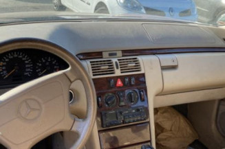Retroviseur droit MERCEDES CLASSE E 210