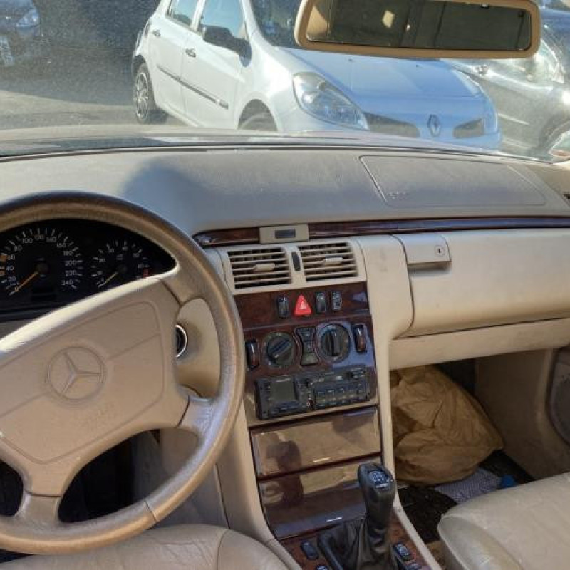 Retroviseur droit MERCEDES CLASSE E 210 Photo n°13