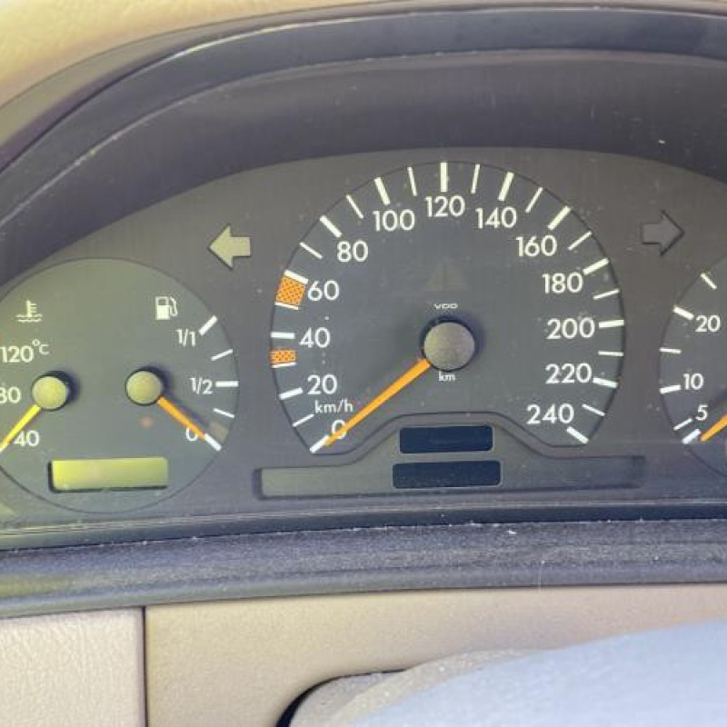 Retroviseur droit MERCEDES CLASSE E 210 Photo n°17