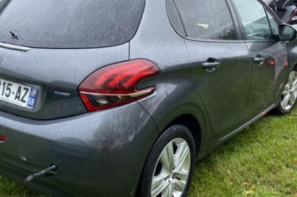 Feu arriere stop central PEUGEOT 208 1